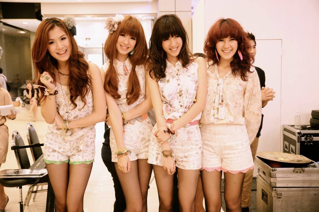4 สาวขายาว Olives