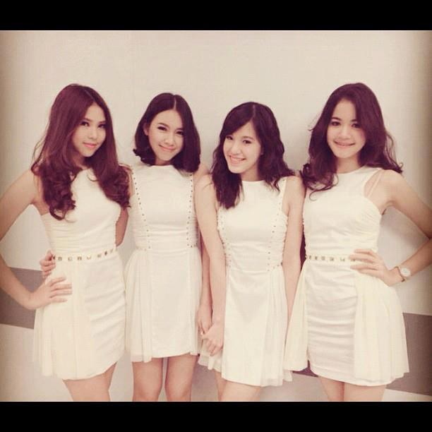 4 สาว หุ่นดี เสียงดี Kiss Me Five