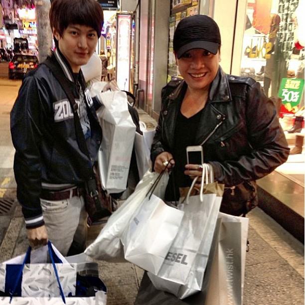 เมย์ เฟื่อง - กรรชัย ควงคู่สวีทจี๋จ๋า ตระเวนไหว้พระ มาเก๊า-ฮ่องกง