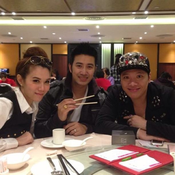 เมย์ เฟื่อง - กรรชัย ควงคู่สวีทจี๋จ๋า ตระเวนไหว้พระ มาเก๊า-ฮ่องกง