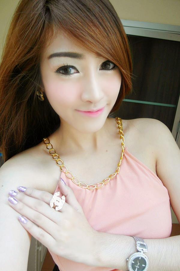 จ๊ะเอ๋ Krisana Kongkakate เธอสวย  ผู้หญิงแท้ 100% คะ