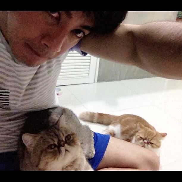 วันสบาย ๆ ของ ออย ธนา กับแก๊งแมวเหมียว