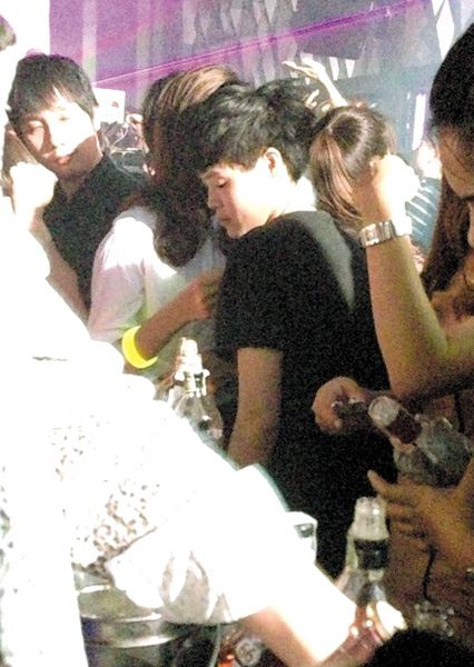 หลุดอีก! ’’มารี เบิร์นเนอร์’’ ดูดปากทอมกลางผับ.
