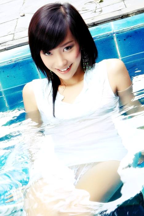 สาวน้อยเปียกน้ำ..