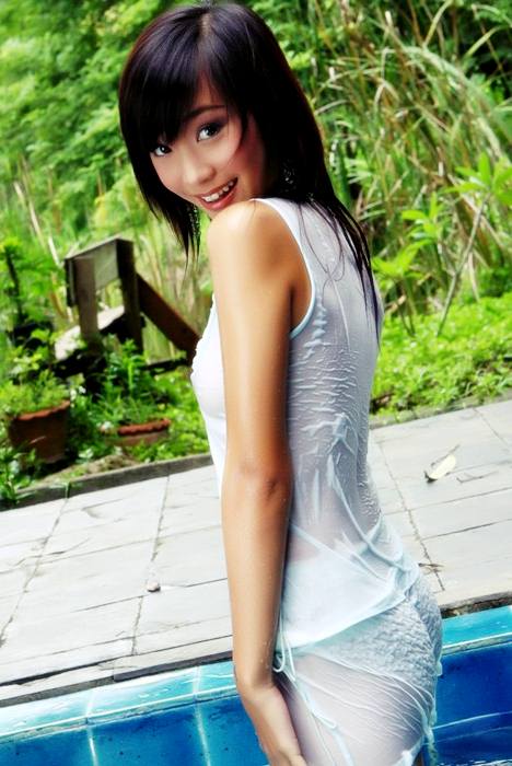 สาวน้อยเปียกน้ำ..