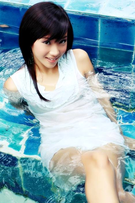 สาวน้อยเปียกน้ำ..
