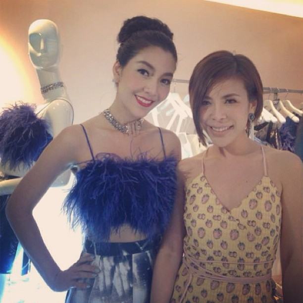 ถ่ายคู่กับเจ้าของแบรนด์Milinที่อยู่ในโฆษณาNote10.1 จำกันได้รึเปล่า