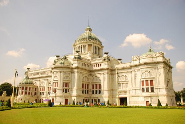 Thai Palaces พระที่นั่งแห่งราชอาณาจักรไทย