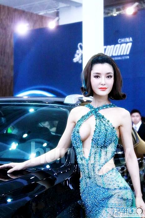 เดรสเพชร ระเบิดเต้า นางแบบจีน