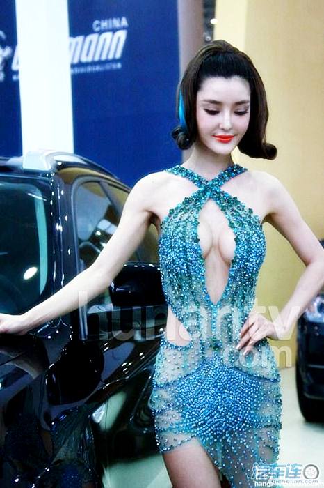 เดรสเพชร ระเบิดเต้า นางแบบจีน