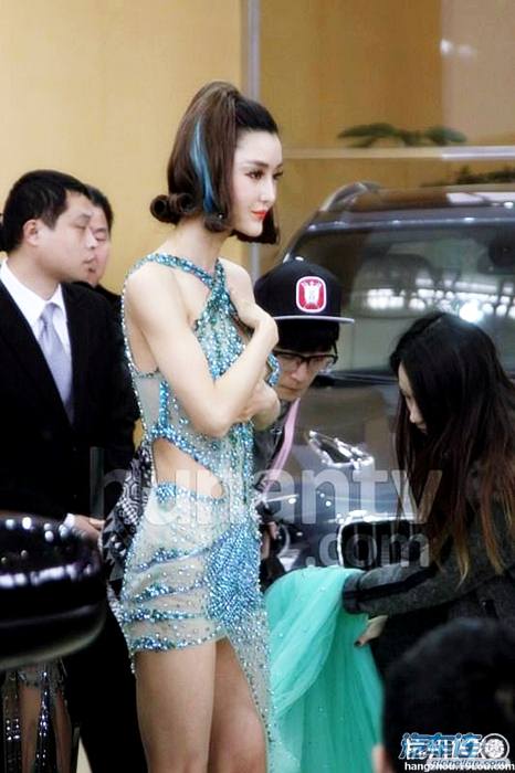 เดรสเพชร ระเบิดเต้า นางแบบจีน