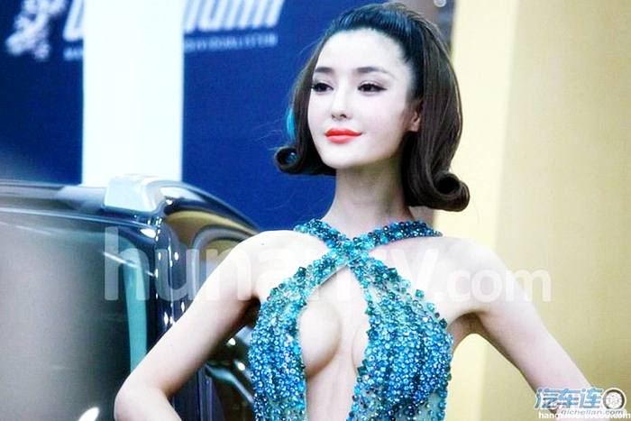 เดรสเพชร ระเบิดเต้า นางแบบจีน