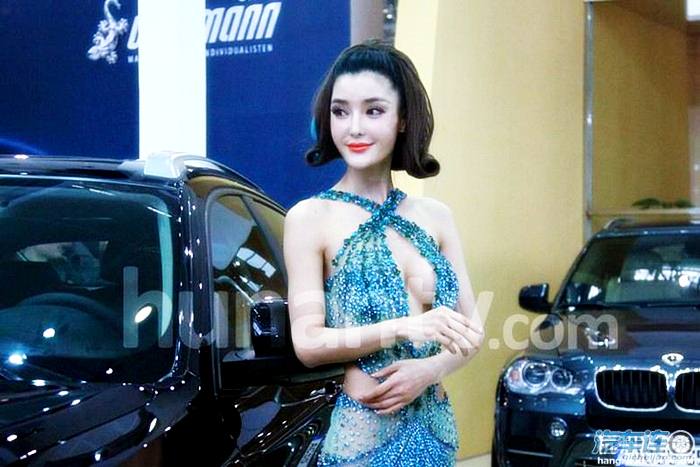 เดรสเพชร ระเบิดเต้า นางแบบจีน