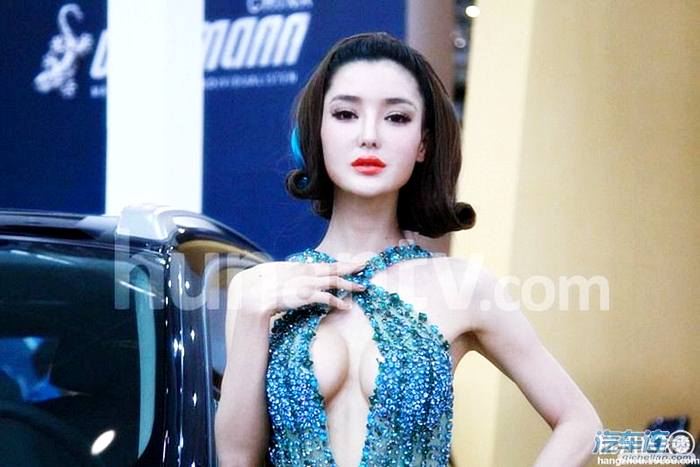 เดรสเพชร ระเบิดเต้า นางแบบจีน
