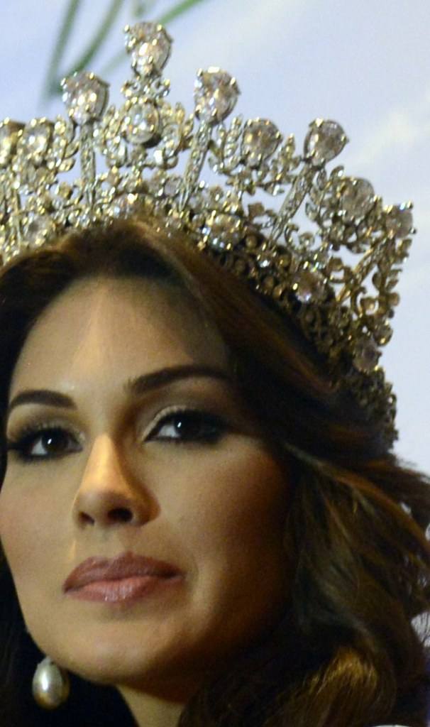 มาดู มงกุฎเพชร ประจำตำแหน่ง Miss Venezuela Universe กัน