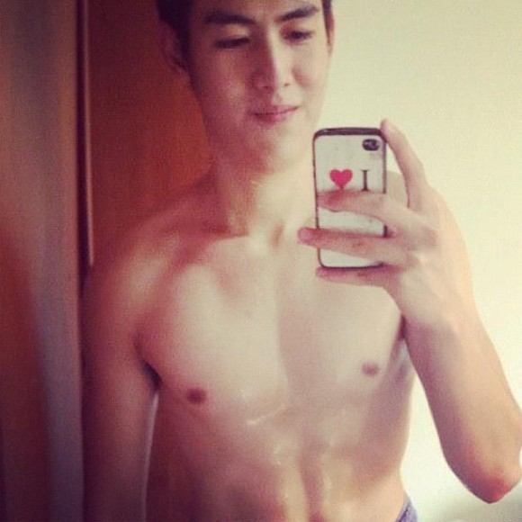 เปลือยอก โชว์แมน ทำพิษป๊อป ยิ่งถูกมองเป็นเกย์
