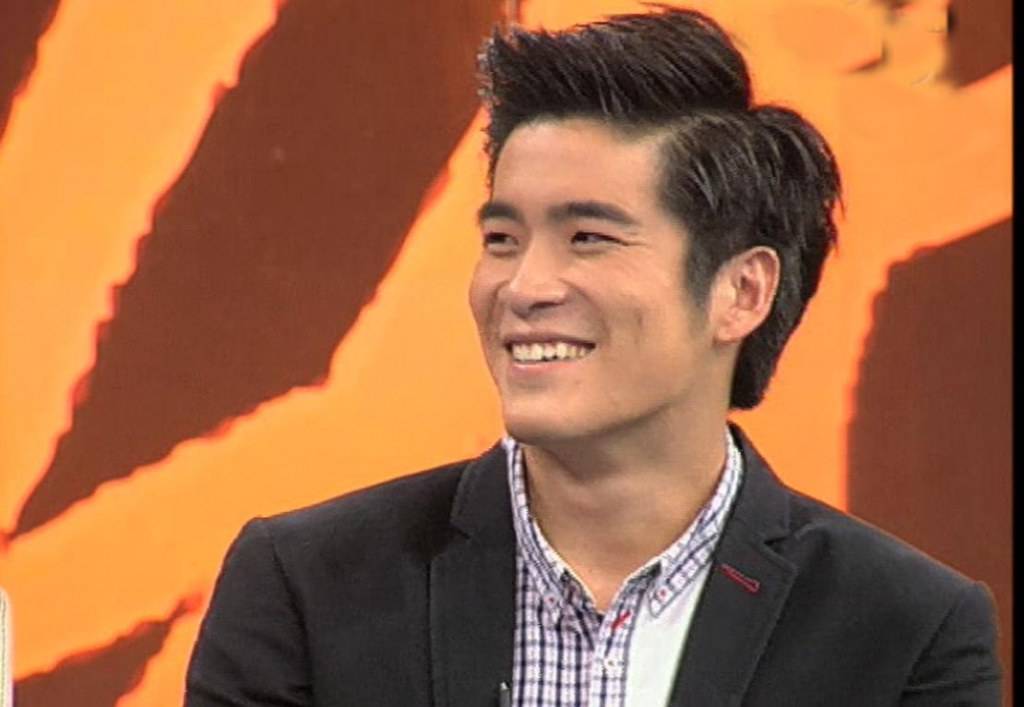 ลืมไปเลยว่าเคยอ้วน เจ้าชายอาเล็ก ใส่ชุดเจ้าชายก็เหมื่อนม้ากน่าเอาไปแสดงละครพื้นบ้านนะ