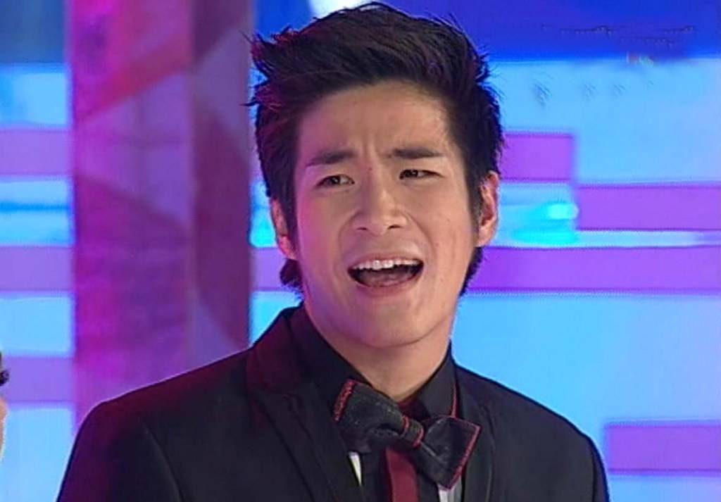 ลืมไปเลยว่าเคยอ้วน เจ้าชายอาเล็ก ใส่ชุดเจ้าชายก็เหมื่อนม้ากน่าเอาไปแสดงละครพื้นบ้านนะ