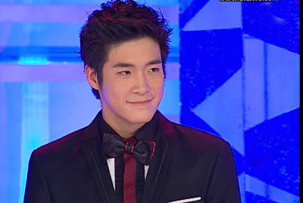 ลืมไปเลยว่าเคยอ้วน เจ้าชายอาเล็ก ใส่ชุดเจ้าชายก็เหมื่อนม้ากน่าเอาไปแสดงละครพื้นบ้านนะ