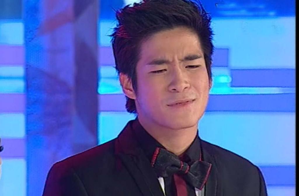 ลืมไปเลยว่าเคยอ้วน เจ้าชายอาเล็ก ใส่ชุดเจ้าชายก็เหมื่อนม้ากน่าเอาไปแสดงละครพื้นบ้านนะ