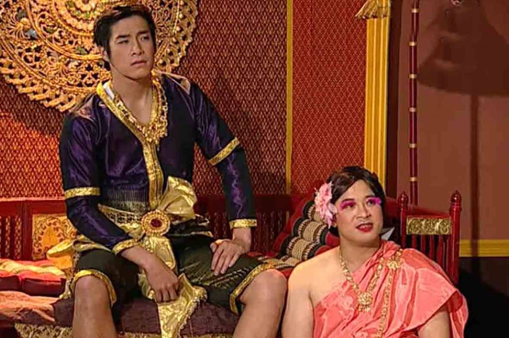 ลืมไปเลยว่าเคยอ้วน เจ้าชายอาเล็ก ใส่ชุดเจ้าชายก็เหมื่อนม้ากน่าเอาไปแสดงละครพื้นบ้านนะ