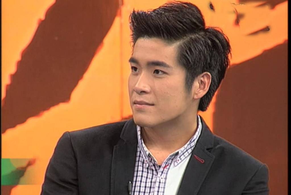 ลืมไปเลยว่าเคยอ้วน เจ้าชายอาเล็ก ใส่ชุดเจ้าชายก็เหมื่อนม้ากน่าเอาไปแสดงละครพื้นบ้านนะ