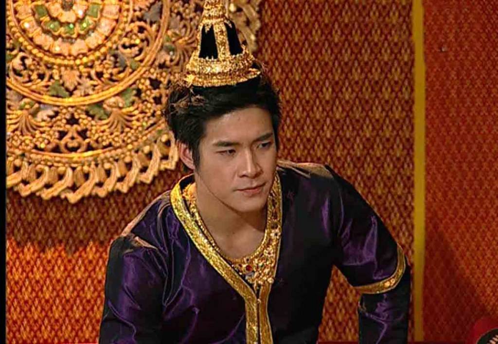 ลืมไปเลยว่าเคยอ้วน เจ้าชายอาเล็ก ใส่ชุดเจ้าชายก็เหมื่อนม้ากน่าเอาไปแสดงละครพื้นบ้านนะ