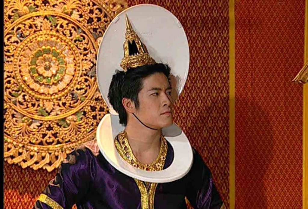 ลืมไปเลยว่าเคยอ้วน เจ้าชายอาเล็ก ใส่ชุดเจ้าชายก็เหมื่อนม้ากน่าเอาไปแสดงละครพื้นบ้านนะ