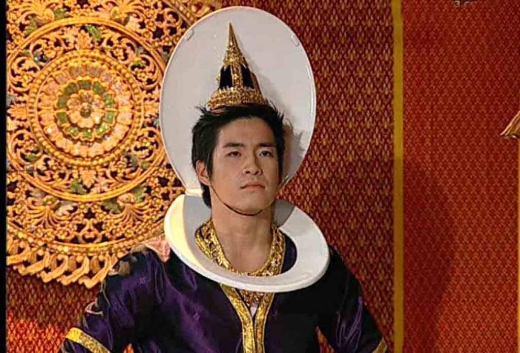ลืมไปเลยว่าเคยอ้วน เจ้าชายอาเล็ก ใส่ชุดเจ้าชายก็เหมื่อนม้ากน่าเอาไปแสดงละครพื้นบ้านนะ