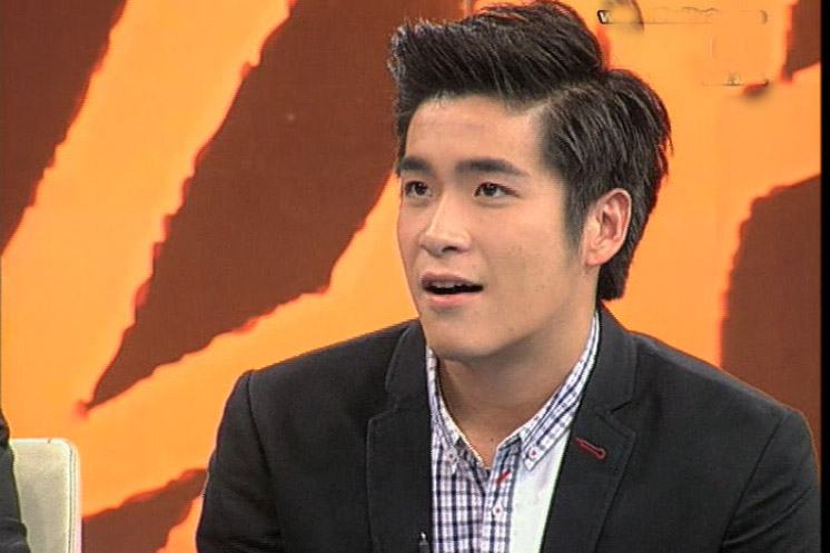 ลืมไปเลยว่าเคยอ้วน เจ้าชายอาเล็ก ใส่ชุดเจ้าชายก็เหมื่อนม้ากน่าเอาไปแสดงละครพื้นบ้านนะ