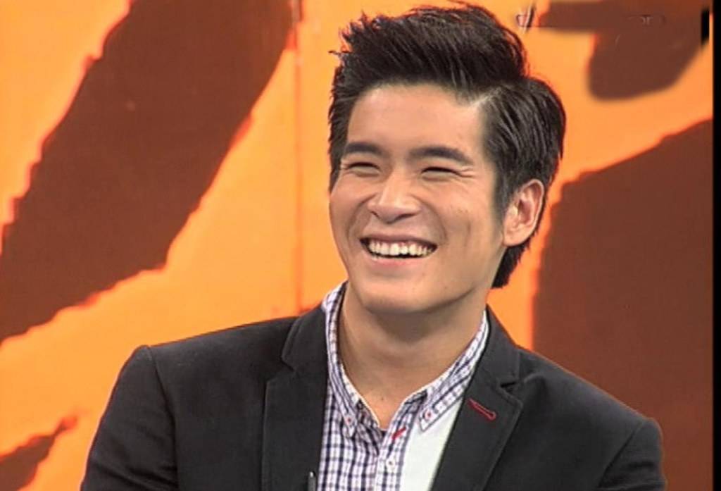 ลืมไปเลยว่าเคยอ้วน เจ้าชายอาเล็ก ใส่ชุดเจ้าชายก็เหมื่อนม้ากน่าเอาไปแสดงละครพื้นบ้านนะ