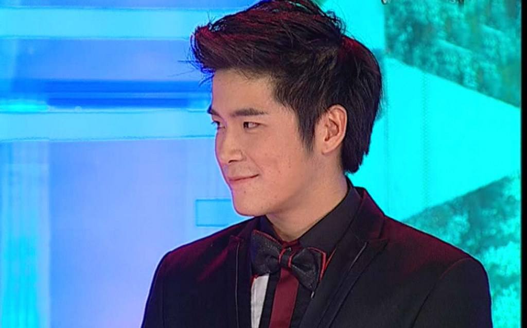 ลืมไปเลยว่าเคยอ้วน เจ้าชายอาเล็ก ใส่ชุดเจ้าชายก็เหมื่อนม้ากน่าเอาไปแสดงละครพื้นบ้านนะ