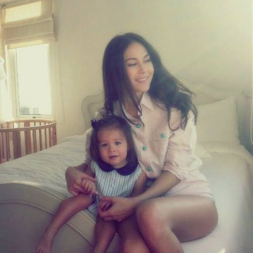 พอลล่า คุณแม่ยังสาว