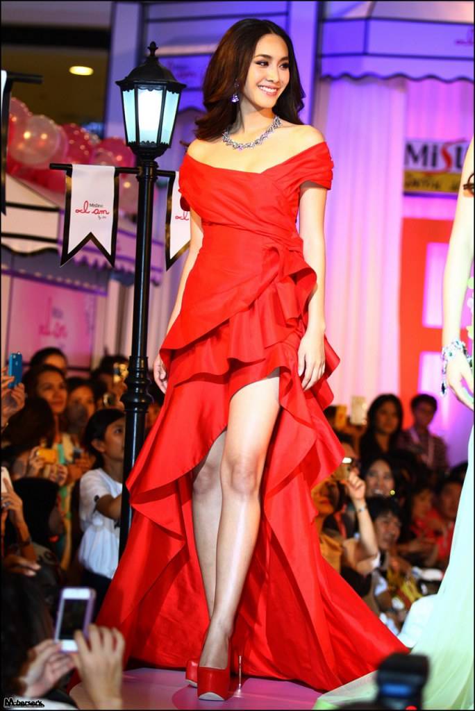 มิ้นต์ชาลิดา ปูไปรยา ญาญ่า มินพีชญา ใบเฟิร์น @ Mistine FACES 2013