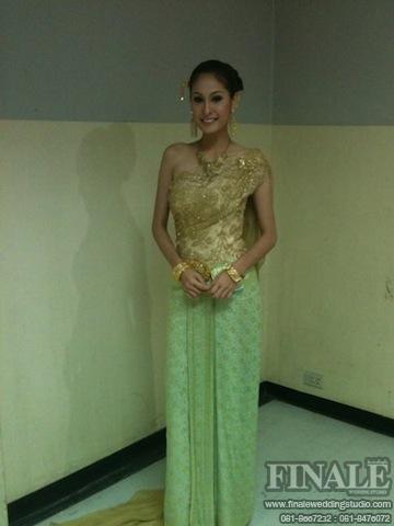 ขวัญ อุษามณี ในชุดไทย