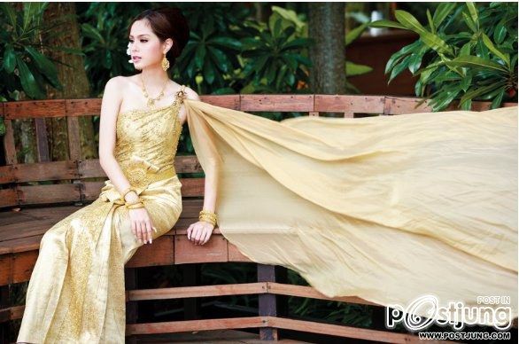 ขวัญ อุษามณี ในชุดไทย