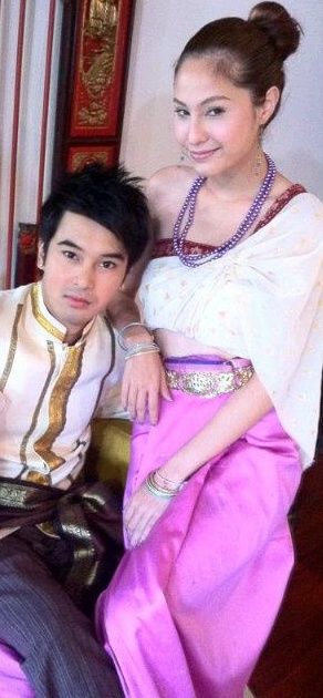 ขวัญ อุษามณี ในชุดไทย