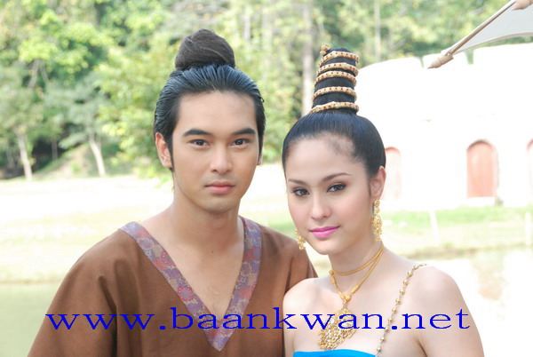 ขวัญ อุษามณี ในชุดไทย
