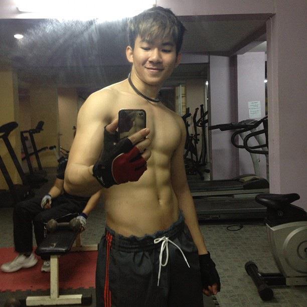 พ่อหนุ่ม หุ่นฟิน 20 !!