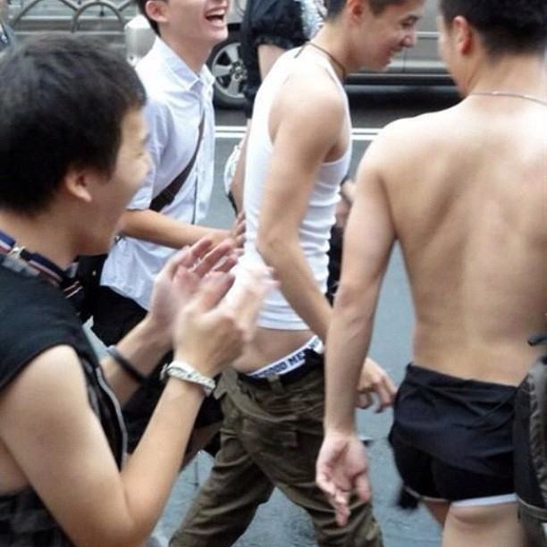 เด็กสมัยนี้น่ารักเนอะ >.<