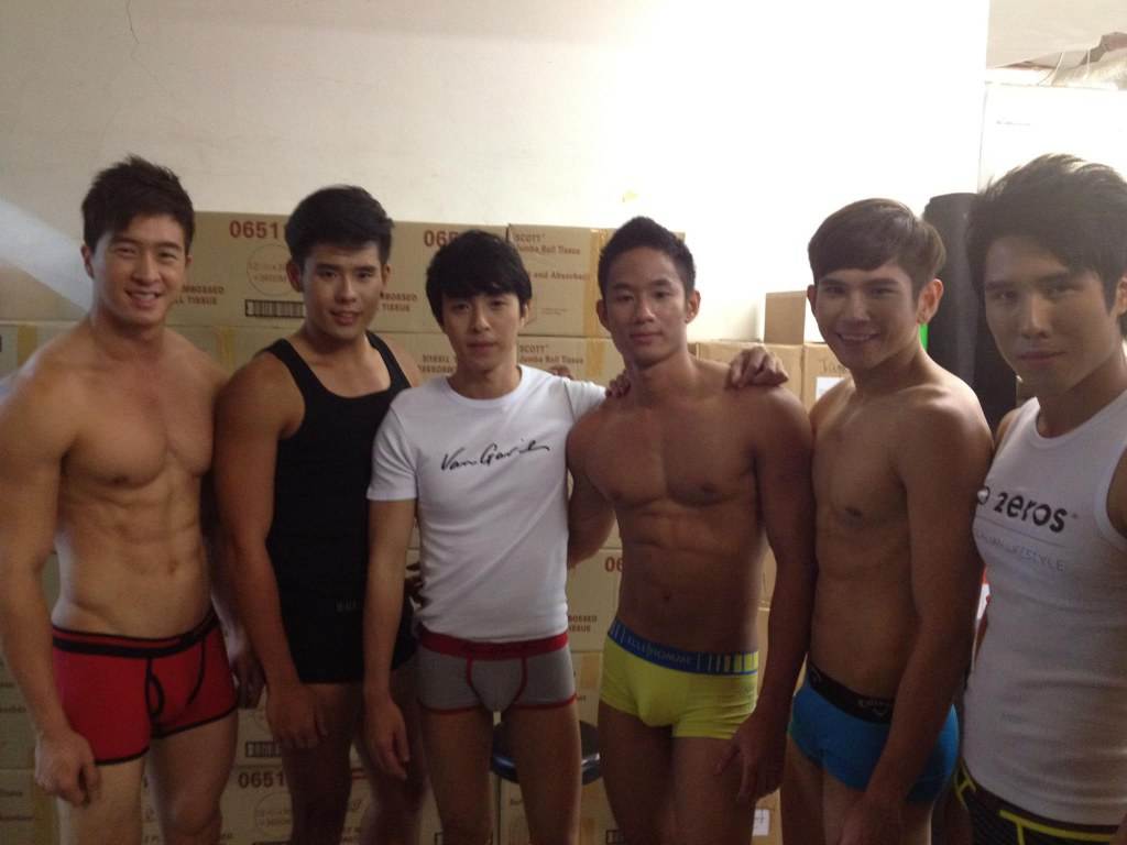 พ่อหนุ่ม หุ่นฟิน 25 !!