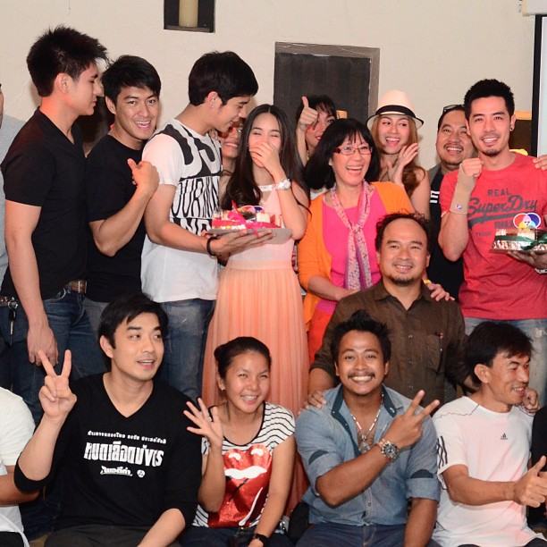 เก็บตก ภาพ ปิดกล้อง หยกเลือดมังกร ฉลอง เรดติ้ง ทลุ เพดาน 21.7 (กทม 14.6// ตจว 23.0 ) ทำลาย สถิติ tv