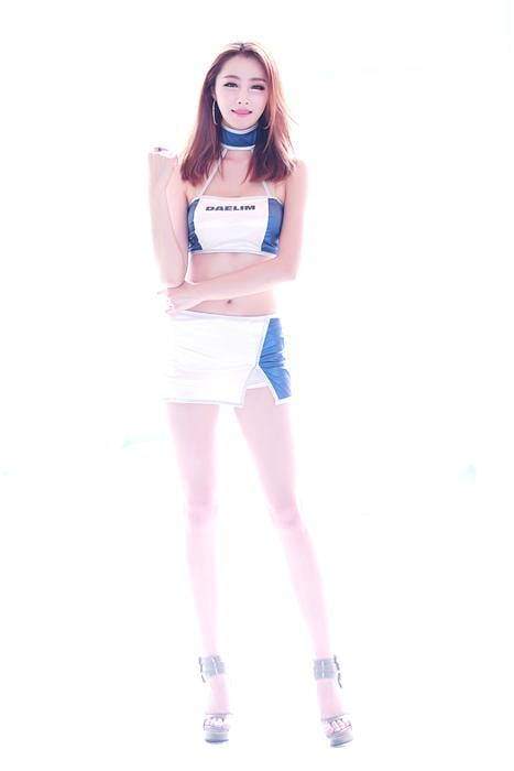 ขาวใส เพรียวลม ร่มสวย
