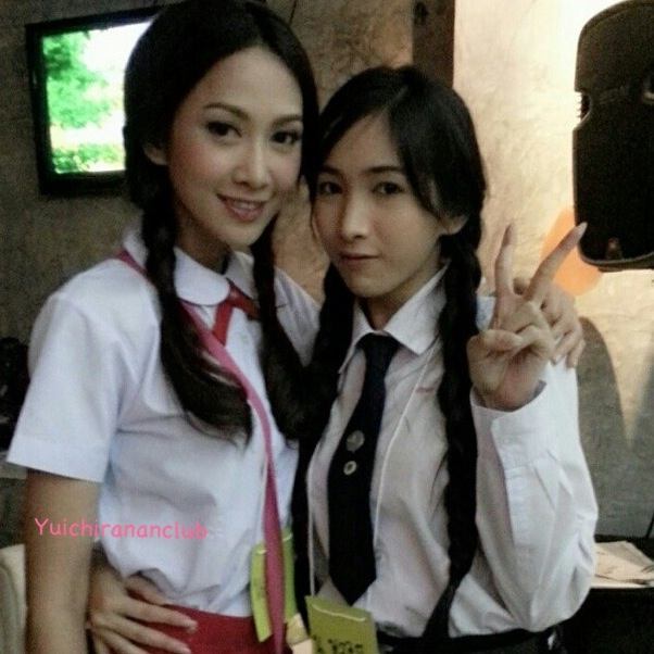 ขวา แตงไทแม่ปูเปรี้ยว