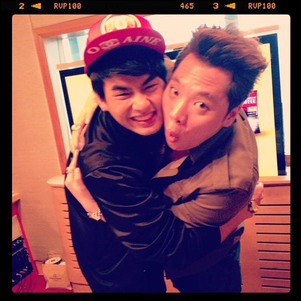 มดดำกับดาราหนุ่มสุดหล่อ