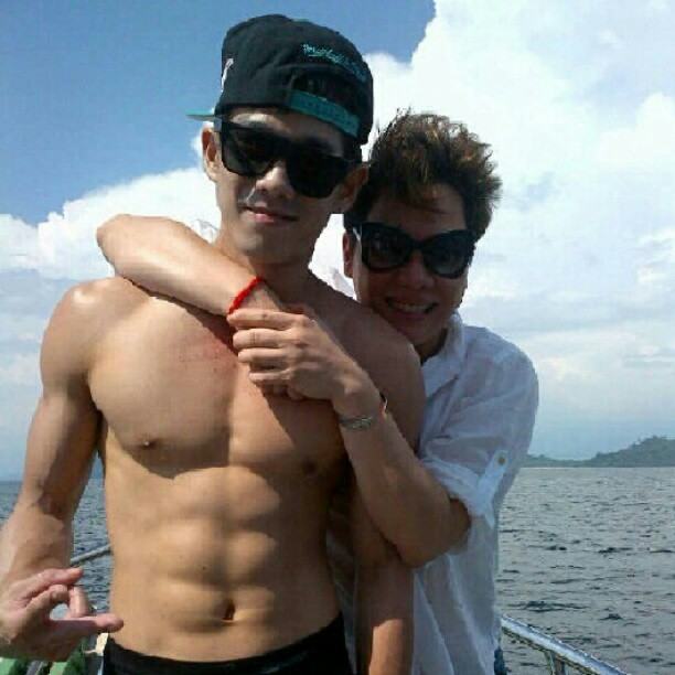 มดดำกับดาราหนุ่มสุดหล่อ
