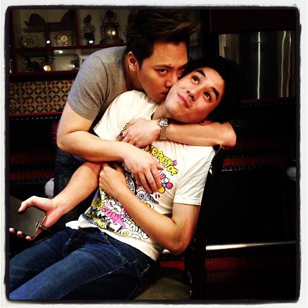 มดดำกับดาราหนุ่มสุดหล่อ