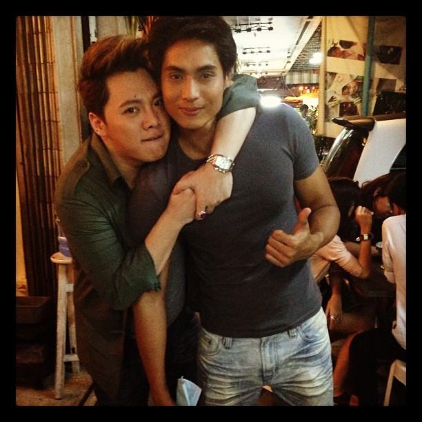 มดดำกับดาราหนุ่มสุดหล่อ