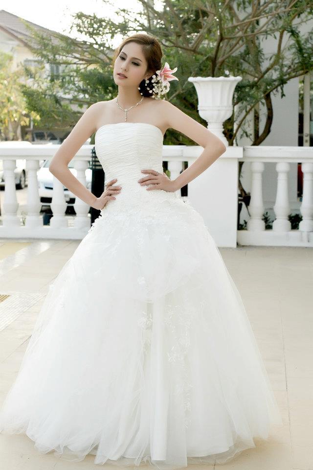 แฟชั่นชุดแต่งงาน จาก ขวัญ อุษามณี