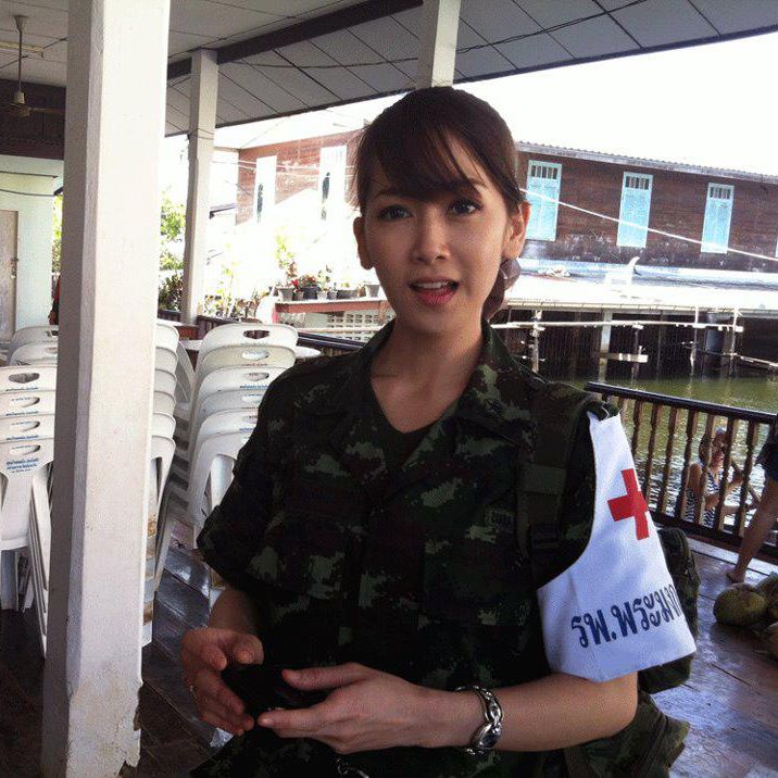 ร.ท. หญิงชโลธร ชัยชมภู